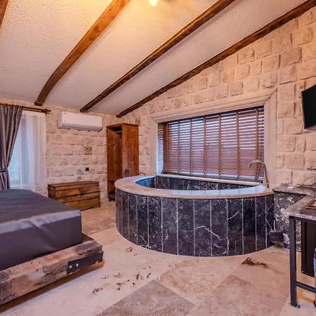 Tuna Hotel