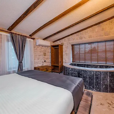 Tuna Hotel