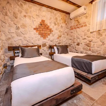 Tuna Hotel *