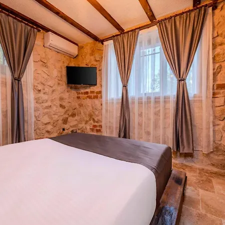 Tuna Hotel